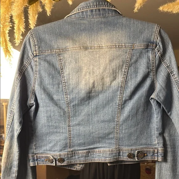 April Cropped Jean Denim Jacket - Picture 5 of 10